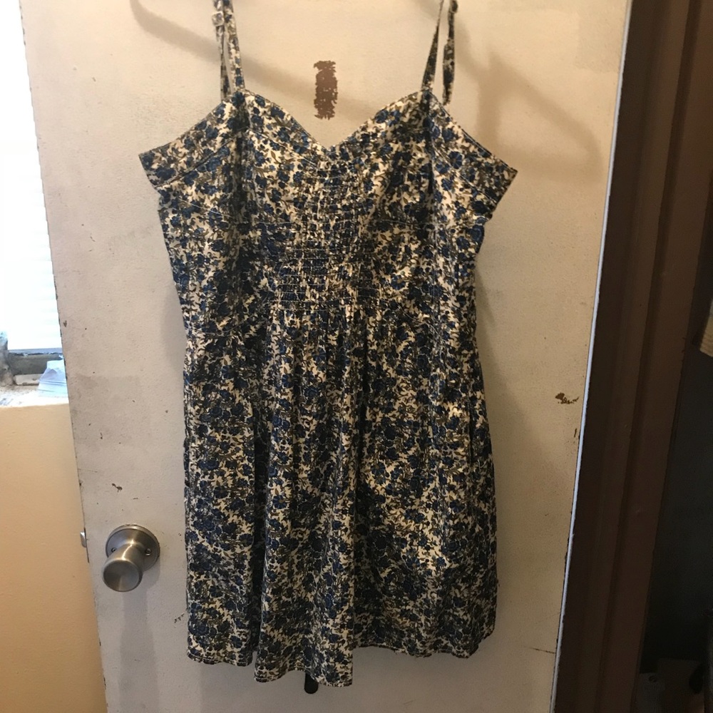 Dress - Picture 2 of 2